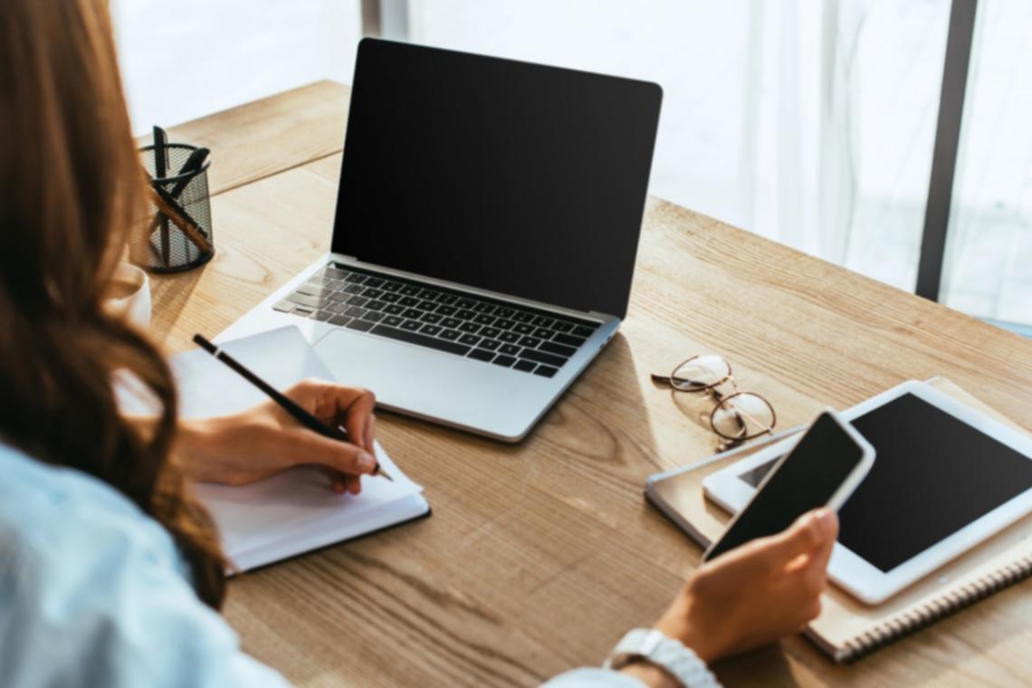 Workshop-Teilnehmer bei Gruppenarbeit